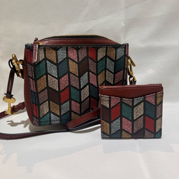 Fossil leather crossbody bag/ multi color with matching wallet. Great condition - Picture 2 of 6